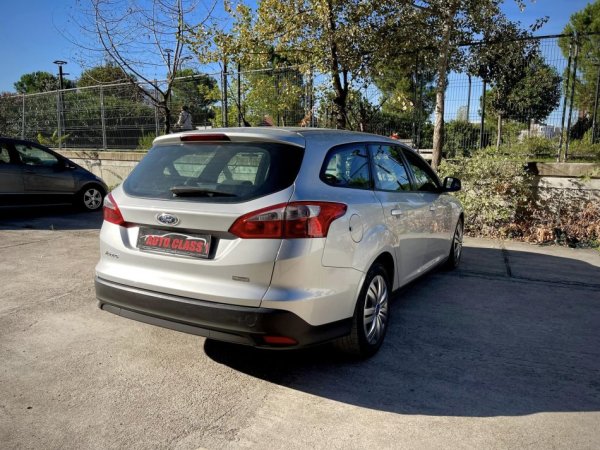 Tirane, shes me portobagazh FORD FOCUS TITANIUM Nafte, gri metalizato manuale Klima 174.000 km 5.400 €