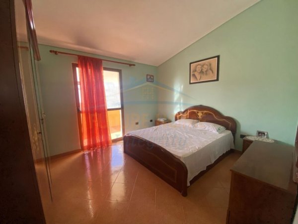 Tirane, jepet me qera apartament 3 Katshe Kati 0, 261 m² 700 € (Rruga Bajram Allaraj)