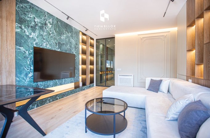 Tirane, jepet me qera apartament 2+1+Ballkon Kati 8, 117 m² 1.590 € (Rr. e Barrikadave - Galeria (pas 15 Kateshit - QEnder))