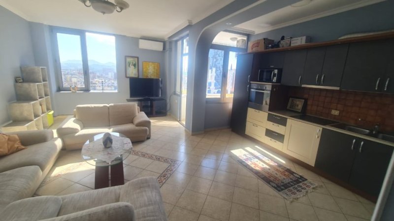 Tirane, jepet me qera apartament 2+1 Kati 10, 106 m² 1.100 € (Qender, Perballe Parlamentit)