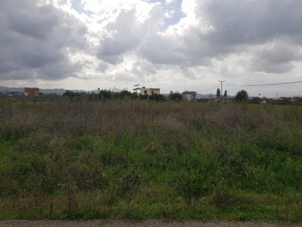 Tirane, shes toke , 2.400 m² 130.000 € (rruga korabi Valias)