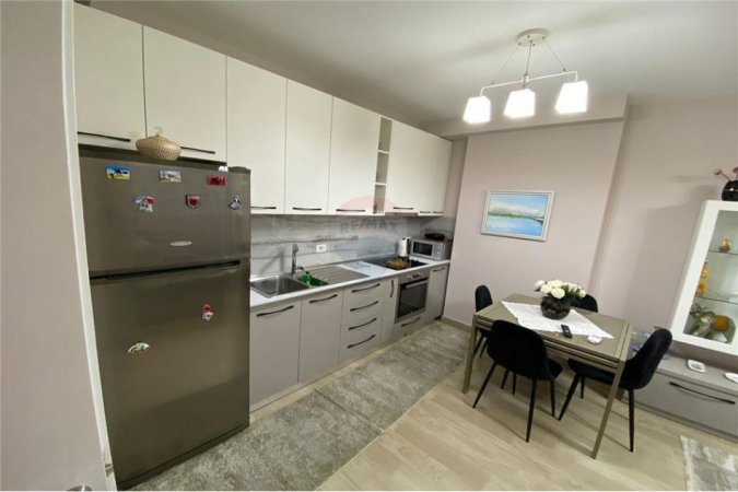 Tirane, jepet me qera apartament 2+1 Kati 4, 75 m² 650 € (21 Dhjetori)