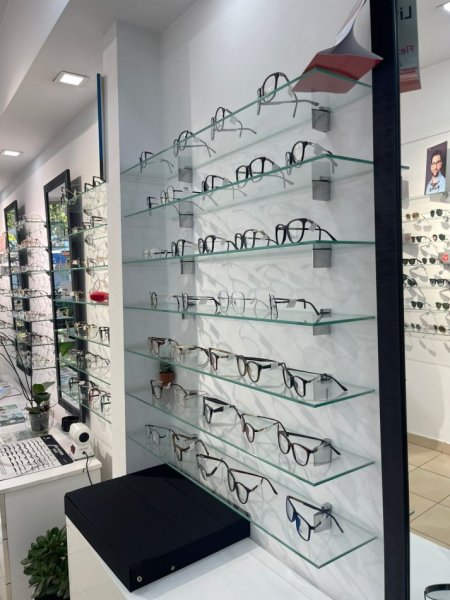 Tirane, okazion Shitet Biznesi OPTIKE tek Rruga e Kavajes 19.000 €