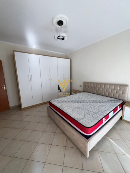 Tirane, jepet me qera apartament 2+1+Ballkon Kati 3, 115 m² 450 € (FRESK)
