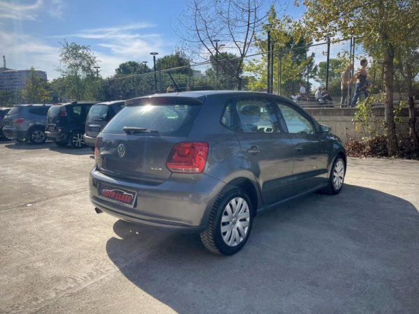 Tirane, shes makine VW POLO Benzin+Gaz, gri e erret manuale Klima 204.000 km 5.700 €