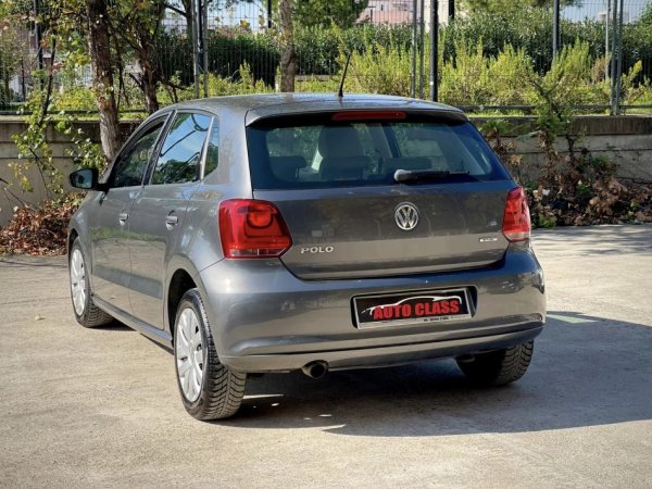 Tirane, shes makine VW POLO Benzin+Gaz, gri e erret manuale Klima 204.000 km 5.700 €