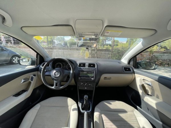 Tirane, shes makine VW POLO Benzin+Gaz, gri e erret manuale Klima 204.000 km 5.700 €