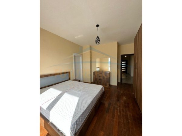 Durres, jepet me qera apartament 3+1 Kati 4, 101 m² 400 € (Ish Urt, Durres)