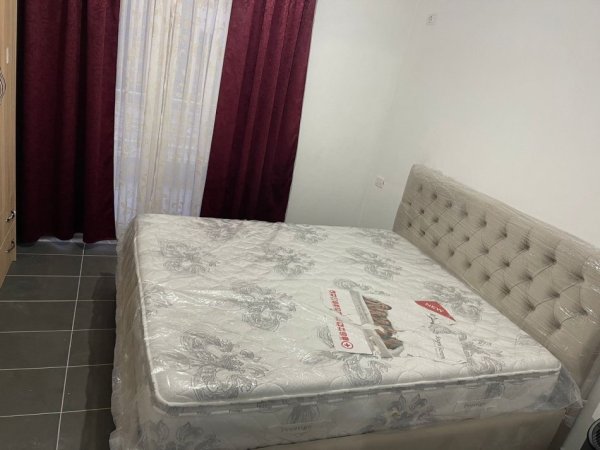 Tirane, jepet me qera apartament 1+1 Kati 1, 60 m² 350 € (Shkoze)