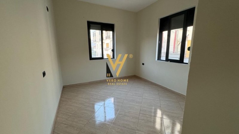 Tirane, jepet me qera apartament 3+1+Ballkon Kati 5, 120 m² 550 € (KOPSHTI ZOOLOGJIK)