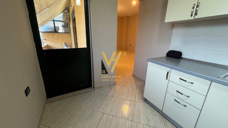 Tirane, jepet me qera apartament 3+1+Ballkon Kati 5, 120 m² 550 € (KOPSHTI ZOOLOGJIK)