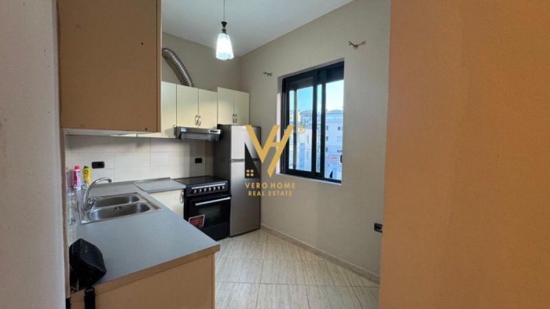 Tirane, jepet me qera apartament 3+1+Ballkon Kati 5, 120 m² 550 € (KOPSHTI ZOOLOGJIK)