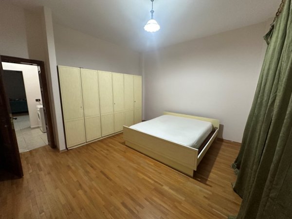Tirane, jepet me qera apartament 2+1+Ballkon Kati 1, 85 m² 380 € (QYTET STUDENTI)