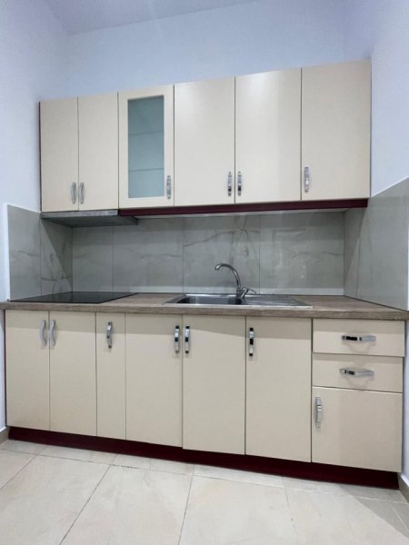 Tirane, jepet me qera apartament 1+1+Ballkon Kati 1, 60 m² 400 € (VILAT GJERMANE)