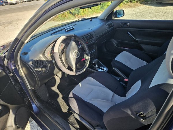 Tirane, shes makine VW Golf Benzin+Gaz, automatik Klima 1800 €