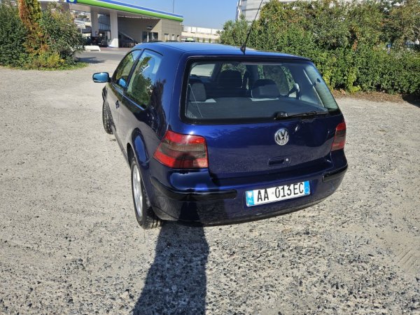 Tirane, shes makine VW Golf Benzin+Gaz, automatik Klima 1800 €
