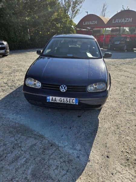 Tirane, shes makine VW Golf Benzin+Gaz, automatik Klima 1800 €