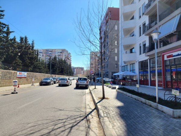 Tirane, shes dyqan Kati 0, 242 m² 580.000 € (Don Bosko (pas Vizion +))