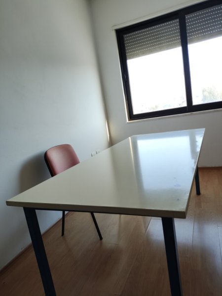 Tirane, shes Shiten 4 Tavolina zyre 40 €
