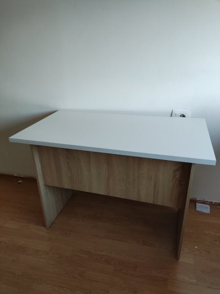 Tirane, shes Shiten 4 Tavolina zyre 40 €