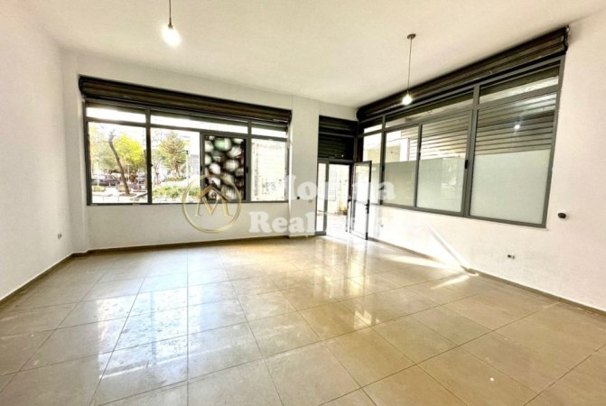 Tirane, shitet ambjent biznesi Kati 1, 50 m² 64.000 € (Yzberisht/Rruga Joklin Persi)