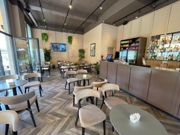 Tirane, shitet ambjent biznesi Kati 1, 80 m² 57.000 € (Kompleksi Asl)