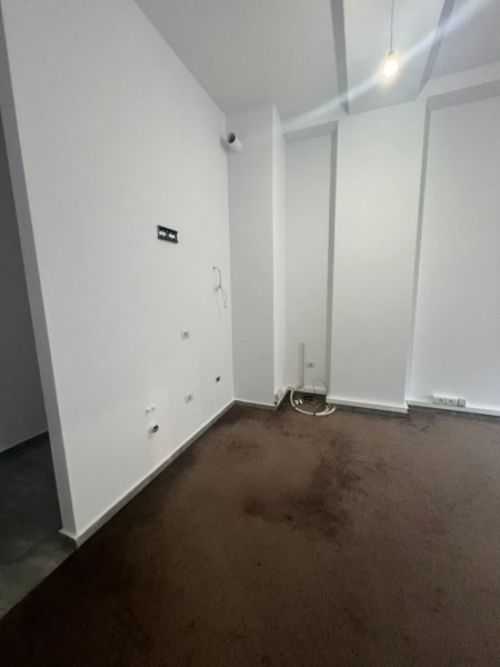 Tirane, jepet me qera apartament 1+1+Ballkon Kati 1, 76 m² 400 € (Kompleksi Kontakt)