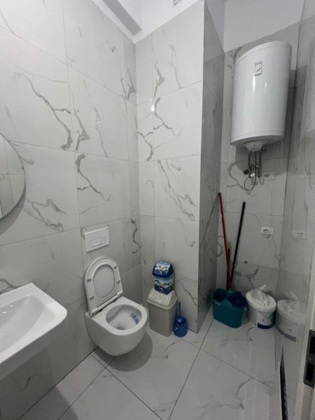 Tirane, jepet me qera apartament 1+1+Ballkon Kati 1, 76 m² 400 € (Kompleksi Kontakt)