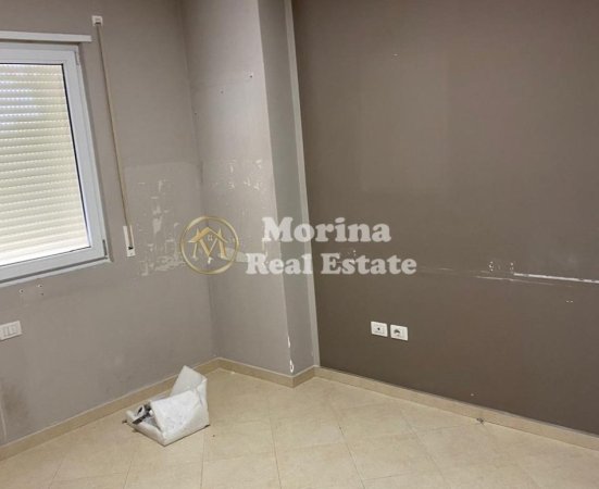 Tirane, jepet me qera apartament 3+1 Kati 2, 117 m² 500 € (5 Maji)