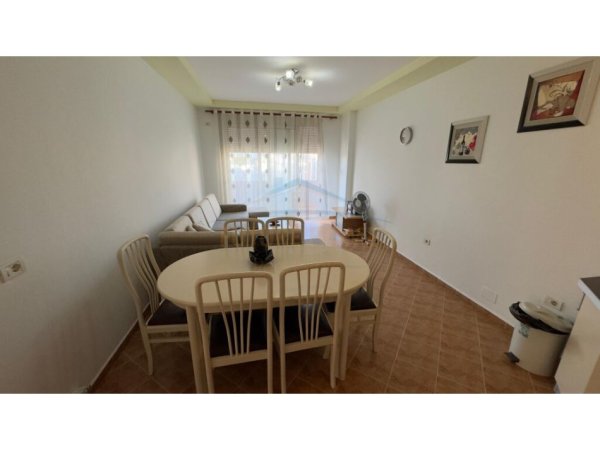 Tirane, jepet me qera apartament 2+1 Kati 4, 90 m² 450 € (Prane Viles L, Unaza e Re)