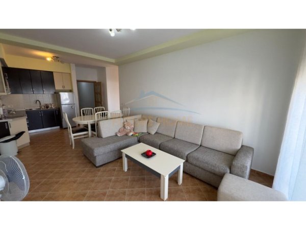 Tirane, jepet me qera apartament 2+1 Kati 4, 90 m² 450 € (Prane Viles L, Unaza e Re)