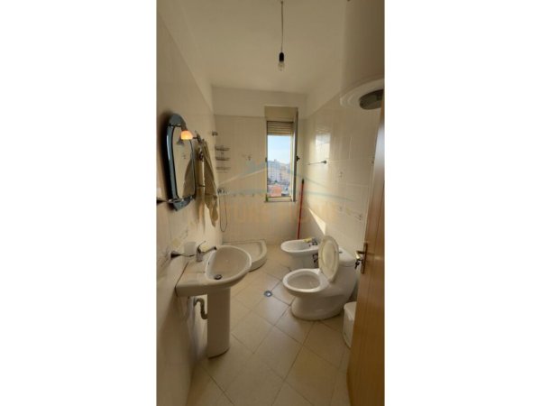 Tirane, jepet me qera apartament 2+1 Kati 4, 90 m² 450 € (Prane Viles L, Unaza e Re)