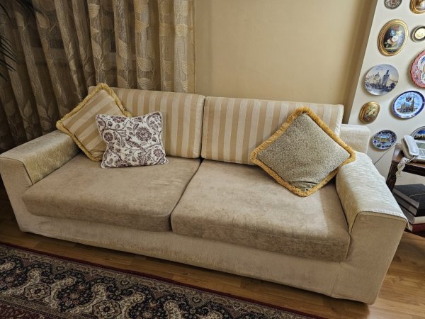 Tirane, shes Komplet/set divana 2+2 (me krevat te brendshem) 550 €