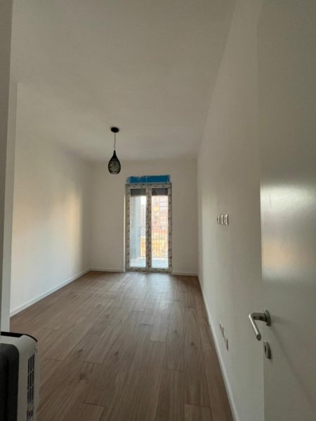 Tirane, jepet me qera apartament 3+1+Ballkon , 148 m² 500 € (Jordan Misja)