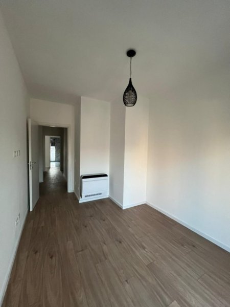 Tirane, jepet me qera apartament 3+1+Ballkon , 148 m² 500 € (Jordan Misja)