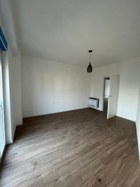 Tirane, jepet me qera apartament 3+1+Ballkon , 148 m² 500 € (Jordan Misja)