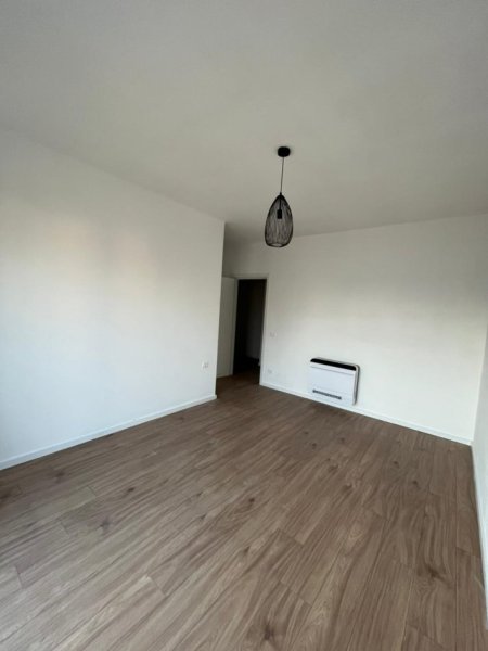 Tirane, jepet me qera apartament 3+1+Ballkon , 148 m² 500 € (Jordan Misja)