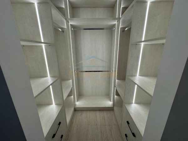 Tirane, jepet me qera apartament 2+1+Ballkon Kati 1, 113 m² 1.800 € (Liqeni i Thatë)
