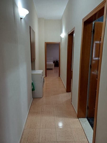Tirane, jepet me qera apartament 2+1+Ballkon Kati 2, 70 m² 700 € (Sheshi Wilson)