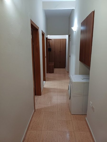 Tirane, jepet me qera apartament 2+1+Ballkon Kati 2, 70 m² 700 € (Sheshi Wilson)