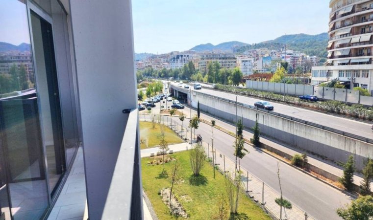 Me Qera: Zyre me 3 Ambiente Pune + 2wc**+ 1 Garazh**📍Lake View - Liqeni Tiranës | (128 m2 ) Me Super Pamje nga Liqeni i Tiranes