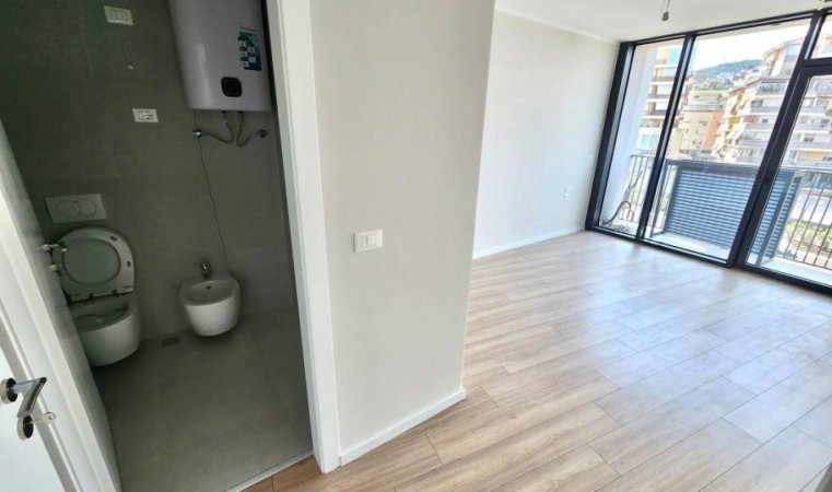 Me Qera: Zyre me 3 Ambiente Pune + 2wc**+ 1 Garazh**📍Lake View - Liqeni Tiranës | (128 m2 ) Me Super Pamje nga Liqeni i Tiranes