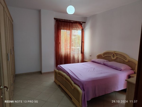 Tirane, Tek Zogu i Zi jepet me qera apartament 2+1 , I mobiluar. Çmimi 700 Euro i diskutueshem