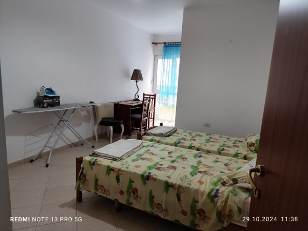 Tirane, Tek Zogu i Zi jepet me qera apartament 2+1 , I mobiluar. Çmimi 700 Euro i diskutueshem
