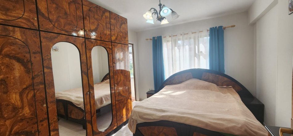 Tirane, jepet me qera apartament 2+1 Kati 1, 92 m² 650 € (Qender)