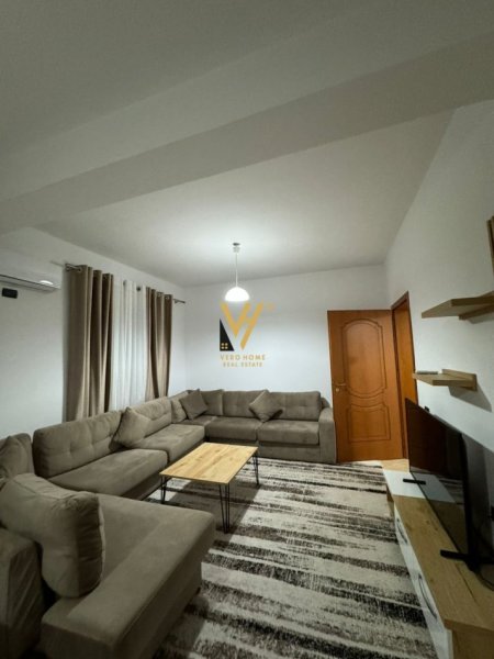 Tirane, jepet me qera apartament 1+1+Ballkon Kati 4, 90 m² 450 € (RRUGA 5 MAJI)