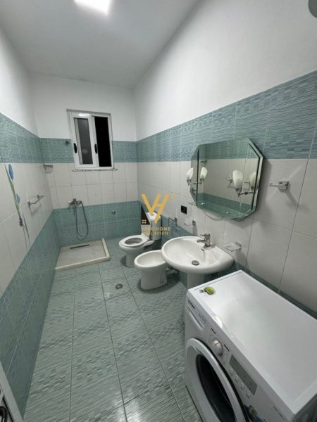 Tirane, jepet me qera apartament 1+1+Ballkon Kati 4, 90 m² 450 € (RRUGA 5 MAJI)