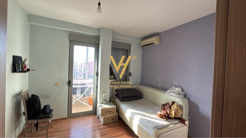 Tirane, jepet me qera apartament 3+1+Ballkon Kati 8, 130 m² 700 € (RRUGA E KAVAJES)