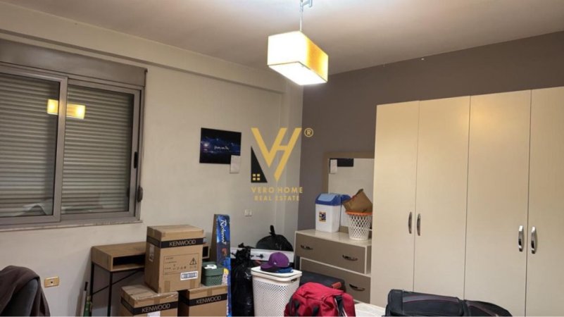 Tirane, jepet me qera apartament 3+1+Ballkon Kati 8, 130 m² 700 € (RRUGA E KAVAJES)