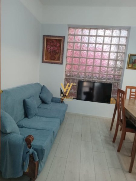 Tirane, jepet me qera shtepi 2+1+Ballkon Kati 2, 120 m² 750 € (MYSLYM SHYRI)